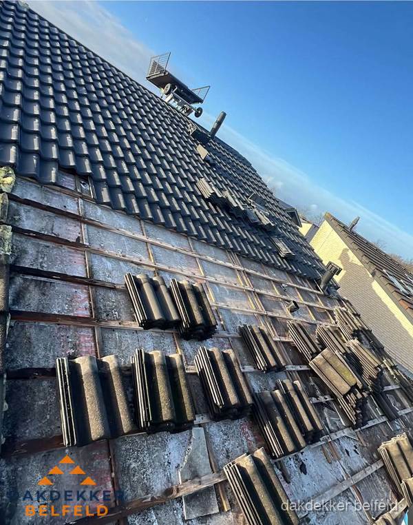 Schuin dak renovatie met nieuwe dakpannen in Belfeld Schuin dak renovatie met nieuwe dakpannen in Belfeld
