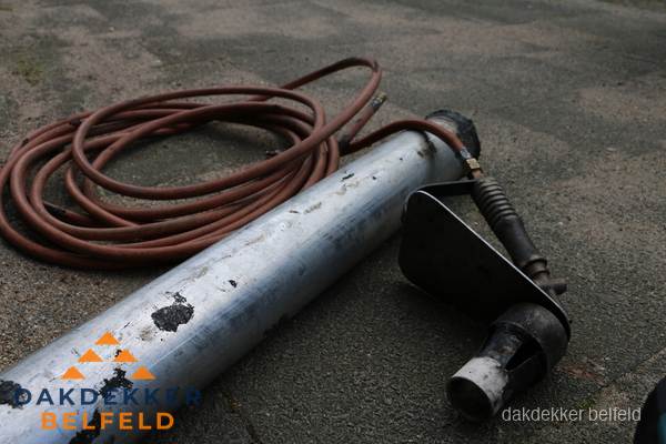 Dakdekker gasbrander en gereedschap voor spoedklus in Belfeld Dakdekker gasbrander en gereedschap voor spoedklus in Belfeld