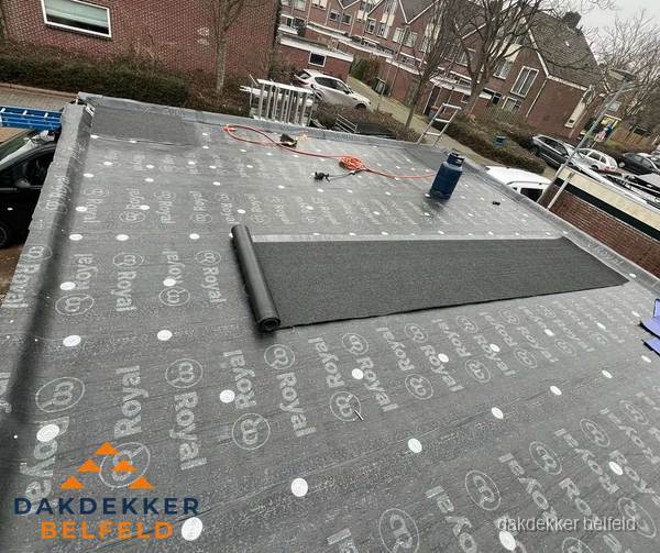Dakrenovatie plat dak met bitumen dakbedekking in Belfeld Dakrenovatie plat dak met bitumen dakbedekking in Belfeld